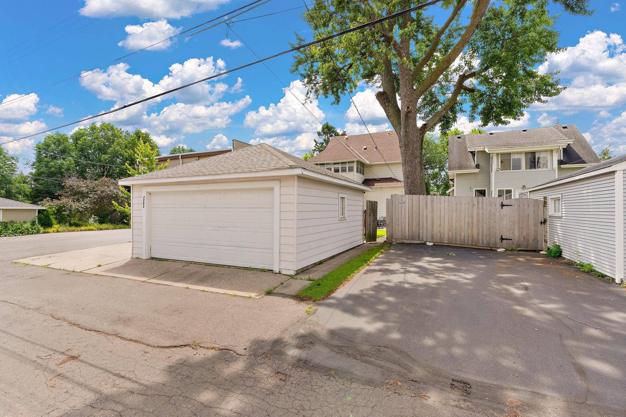 Saint Paul, MN 55104,1293 Dayton AVE
