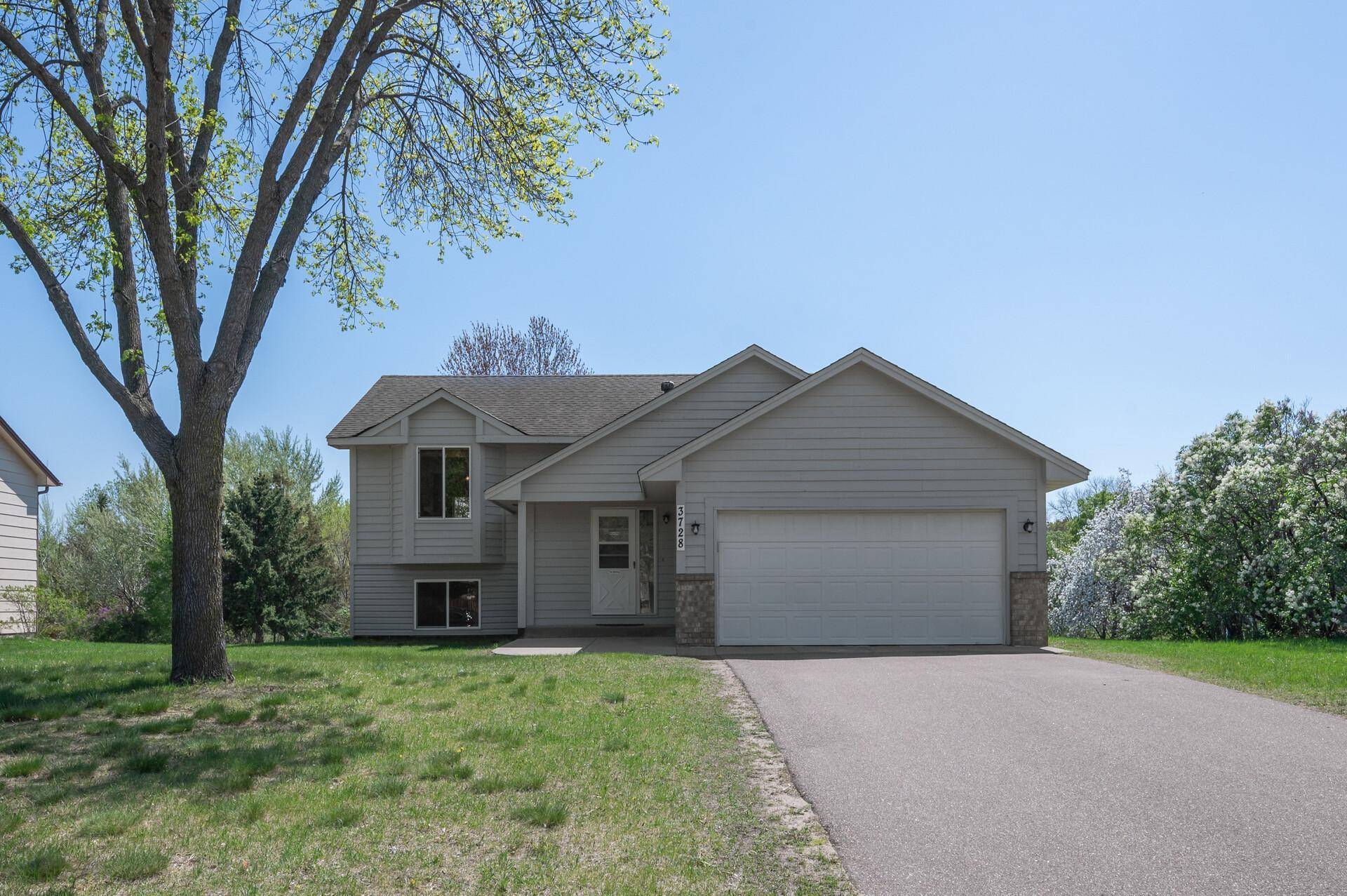 Coon Rapids, MN 55433,3728 121st LN NW