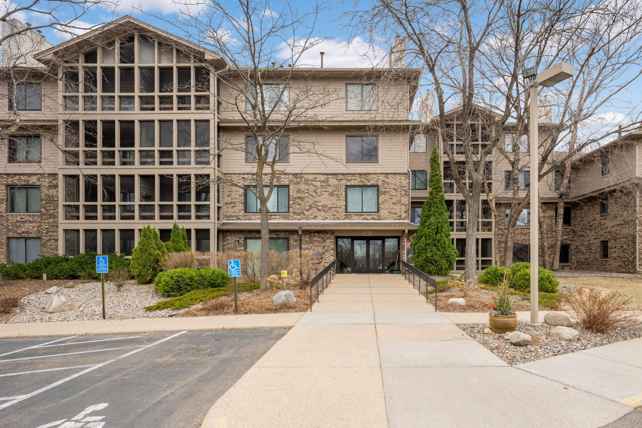 Bloomington, MN 55431,3801 W 98th ST #301