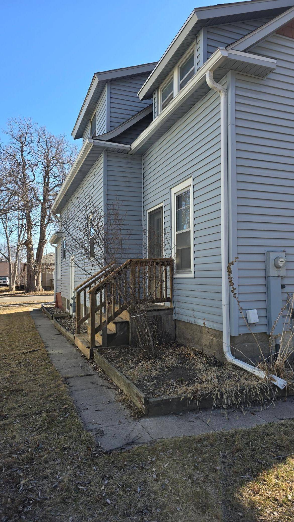 Marshall, MN 56258,407 W Saratoga ST