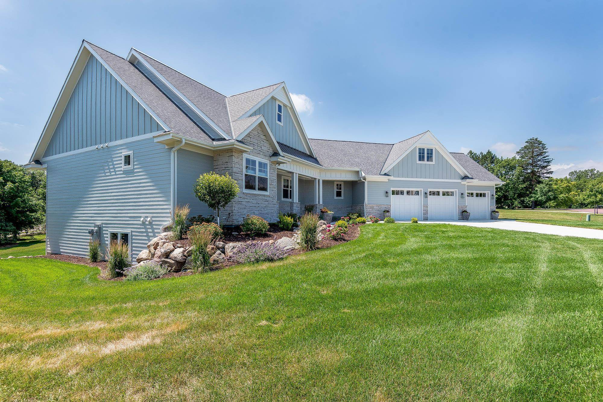 Mankato, MN 56001,1005 Applewood CT