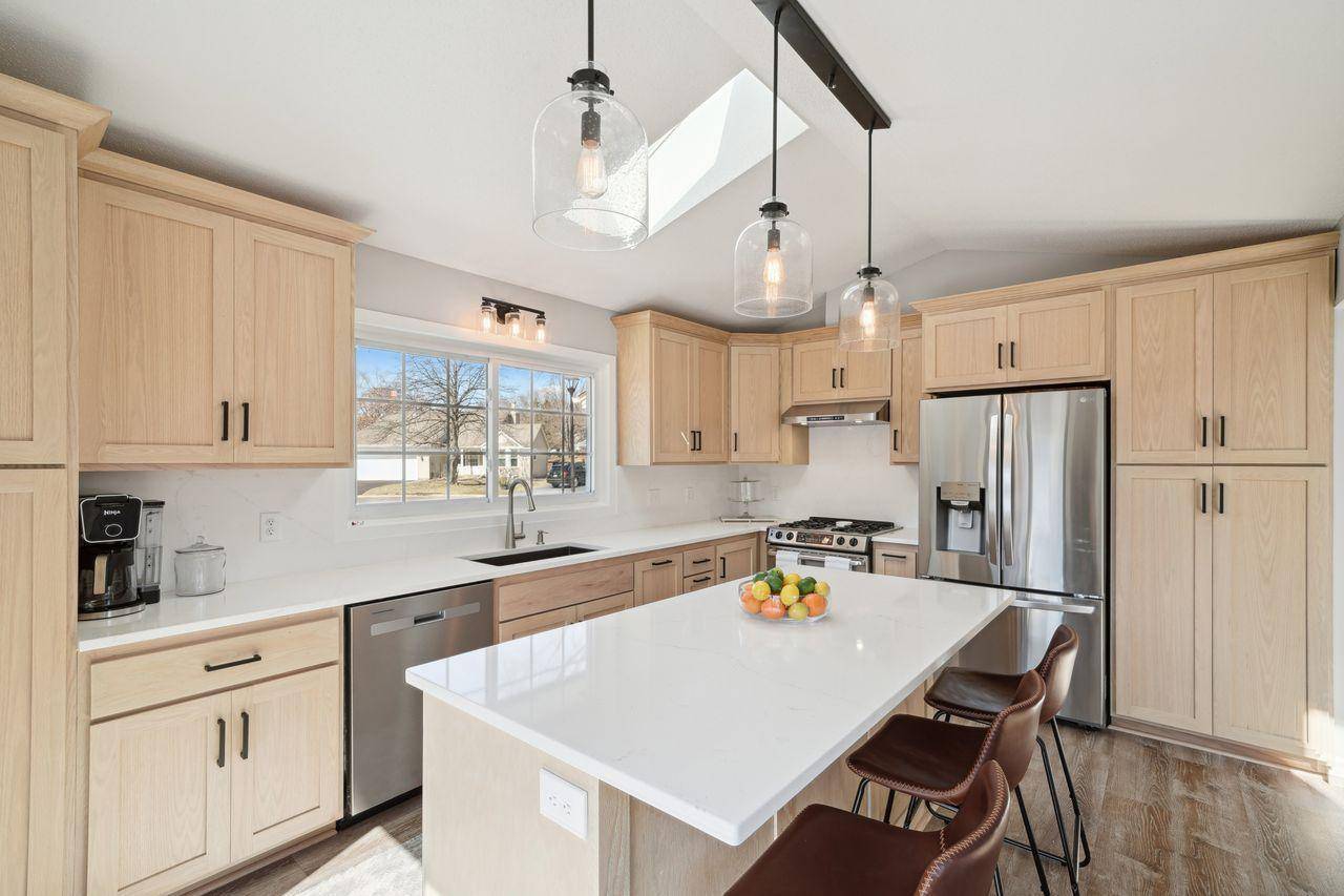 Chanhassen, MN 55317,6591 Foxtail CT