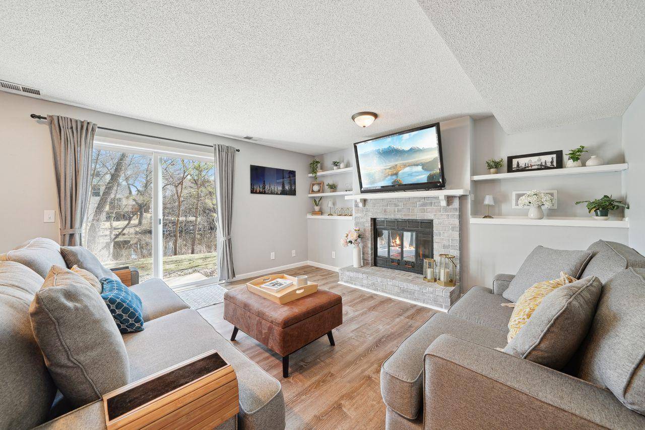 Chanhassen, MN 55317,6591 Foxtail CT