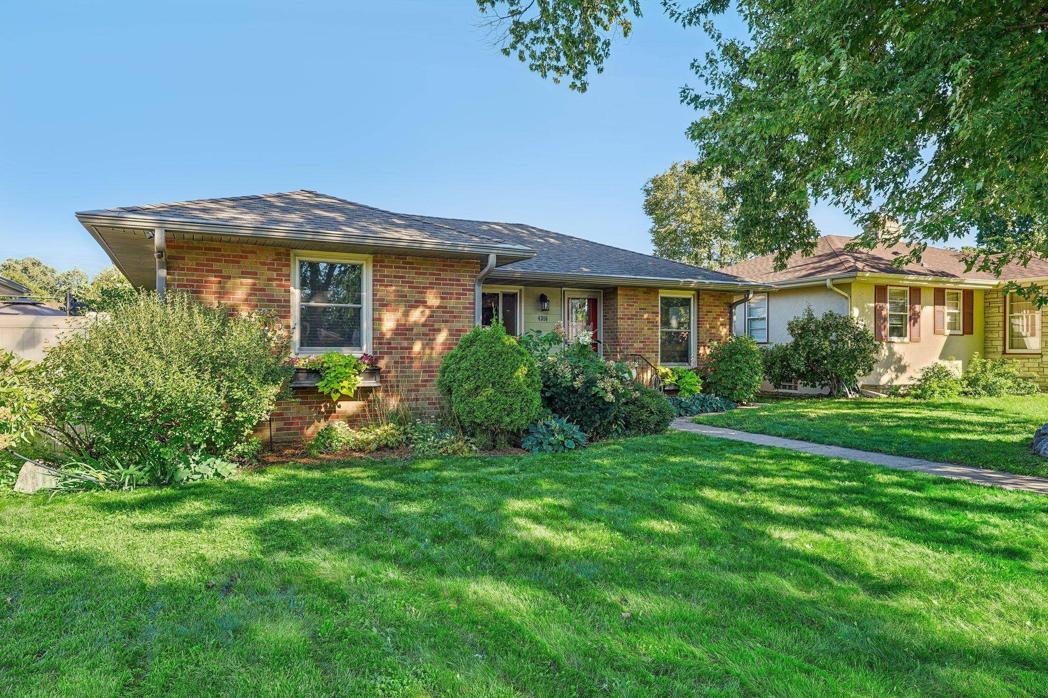 Robbinsdale, MN 55422,4316 Beard AVE N