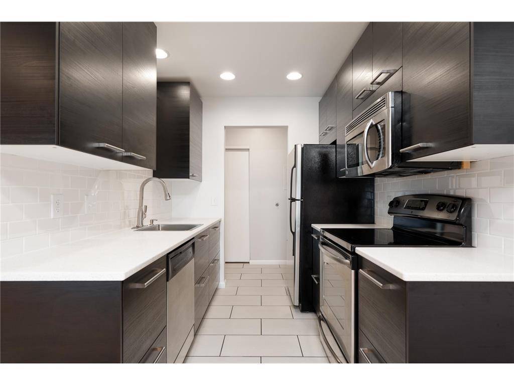 Woodbury, MN 55125,6317 Alderwood #A