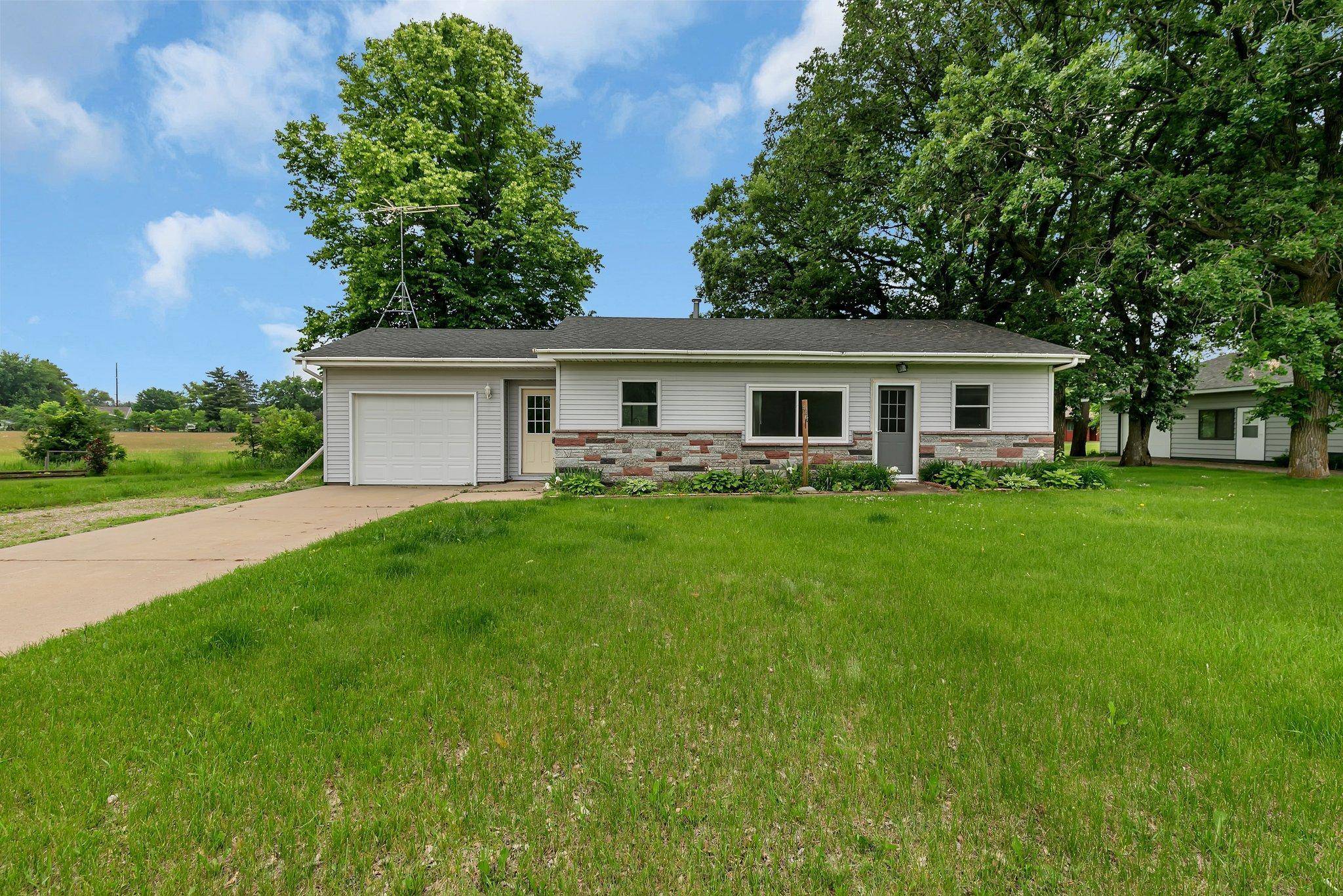 Avon, MN 56310,424 1st ST NE