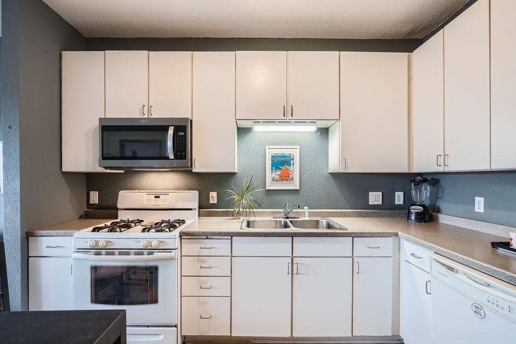 Minneapolis, MN 55407,2929 21st AVE S #210
