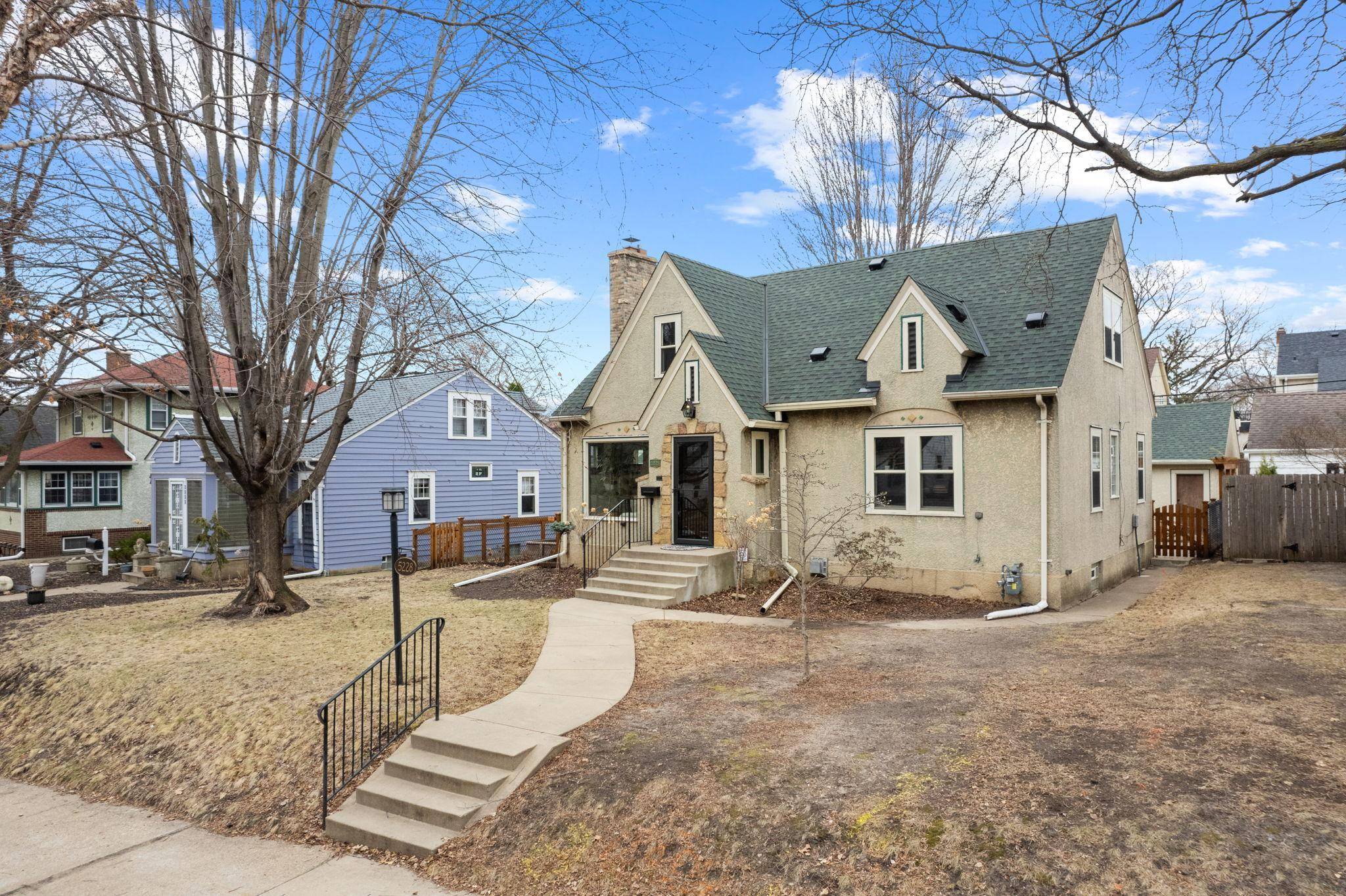 Minneapolis, MN 55417,5228 Shoreview AVE