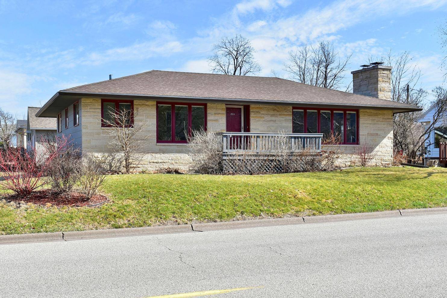 Winona, MN 55987,324 W Lake ST