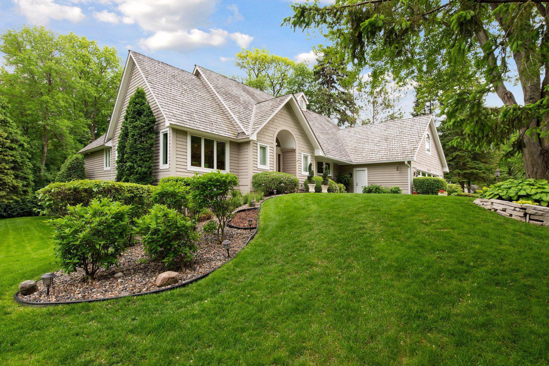 Minnetonka, MN 55391,2115 Springwood RD