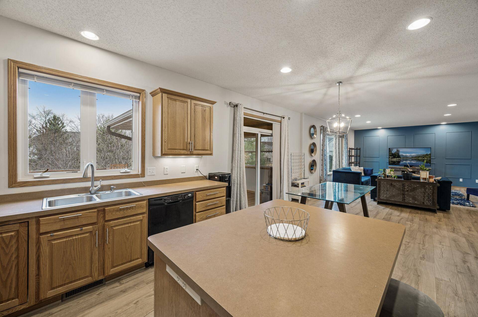Brooklyn Park, MN 55443,3214 98th CIR N