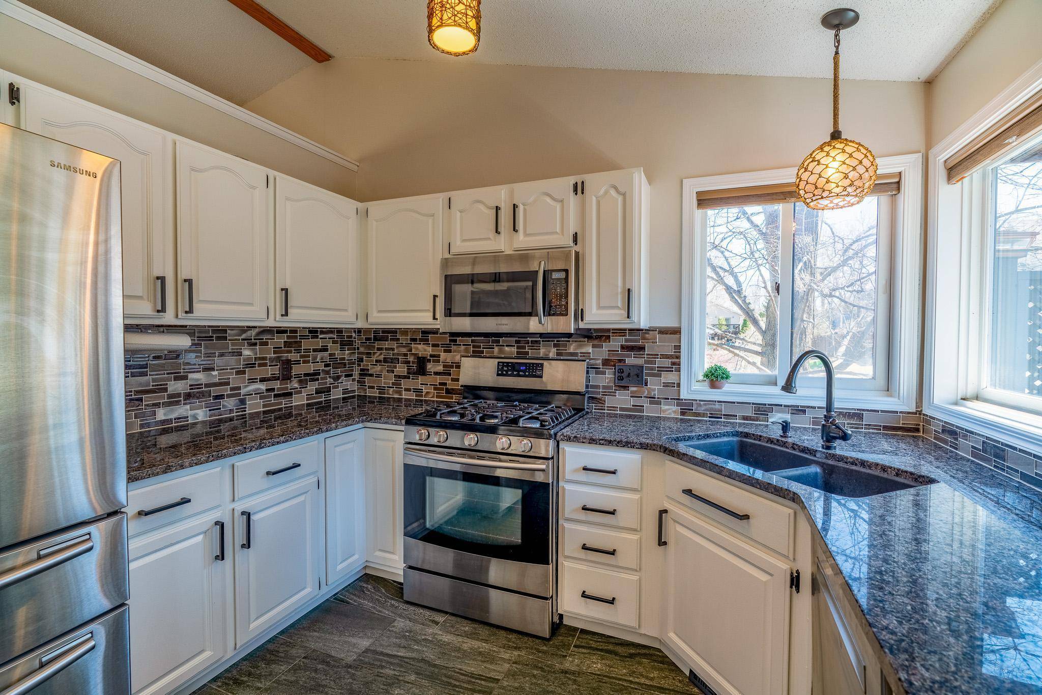 Mankato, MN 56001,215 Essex RD