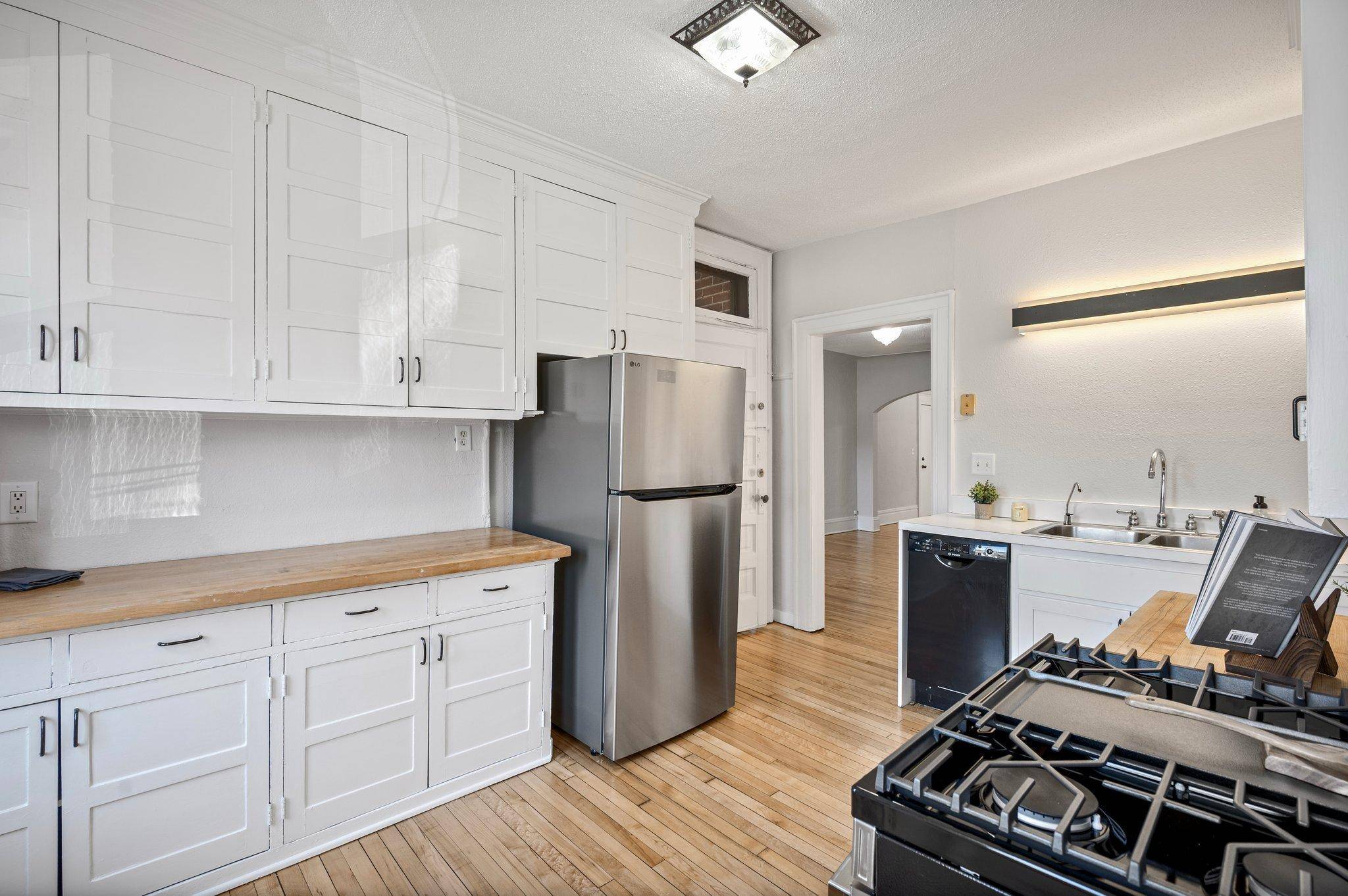 Minneapolis, MN 55405,2112 Emerson AVE S #3