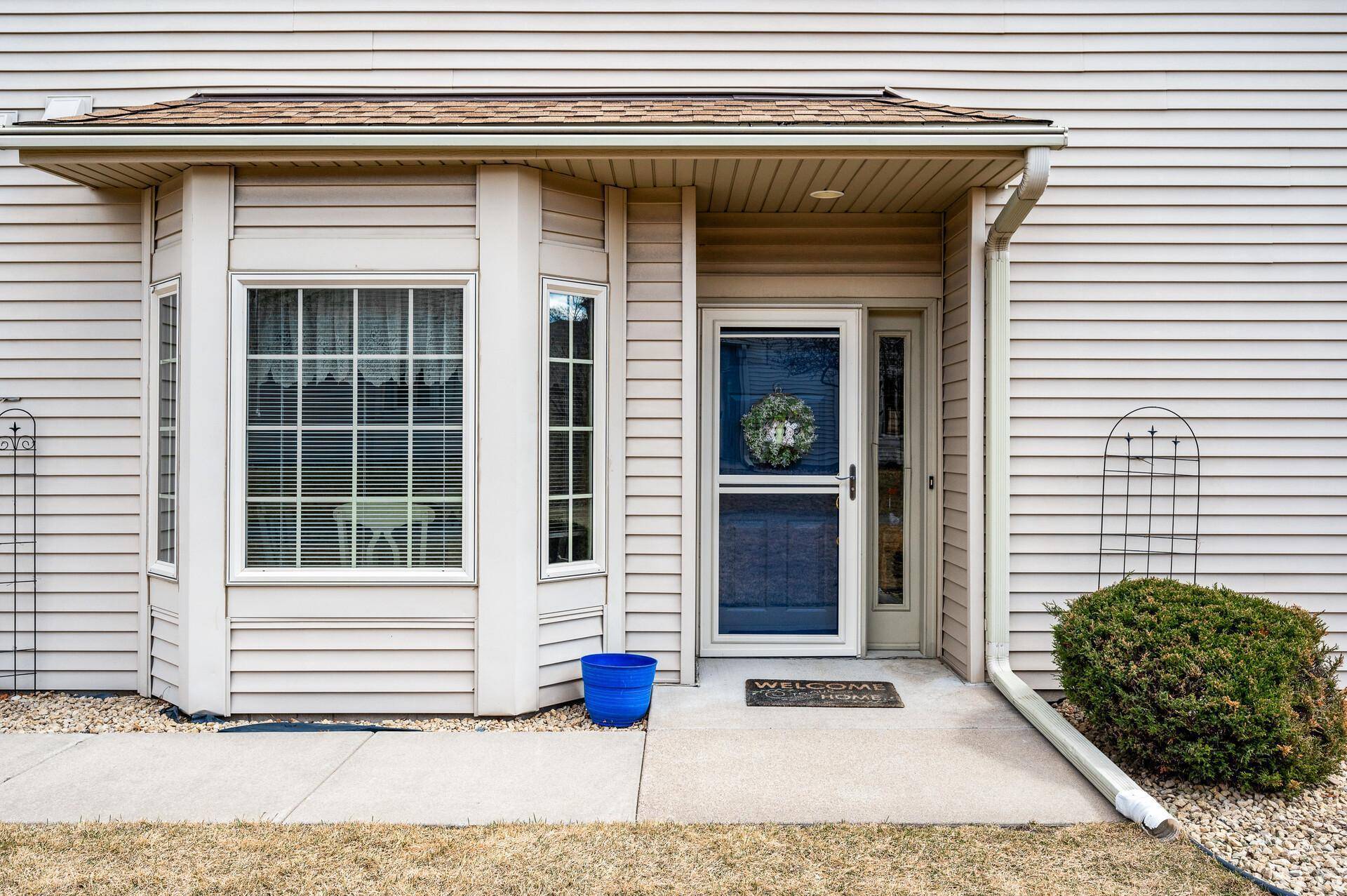 Maplewood, MN 55109,1228 Highridge CT