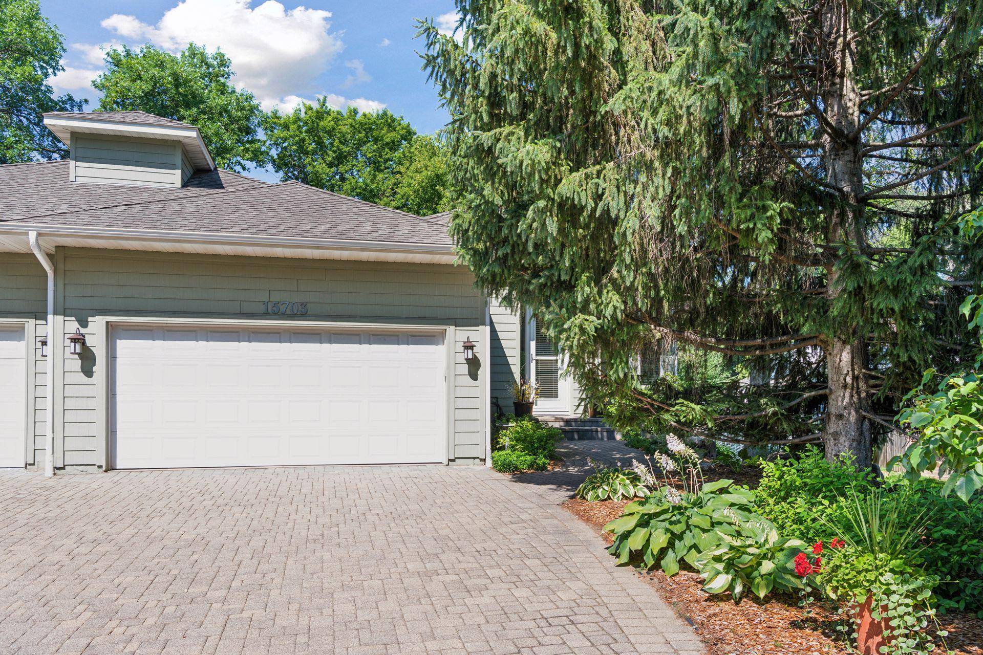 Minnetonka, MN 55345,15703 Sussex DR