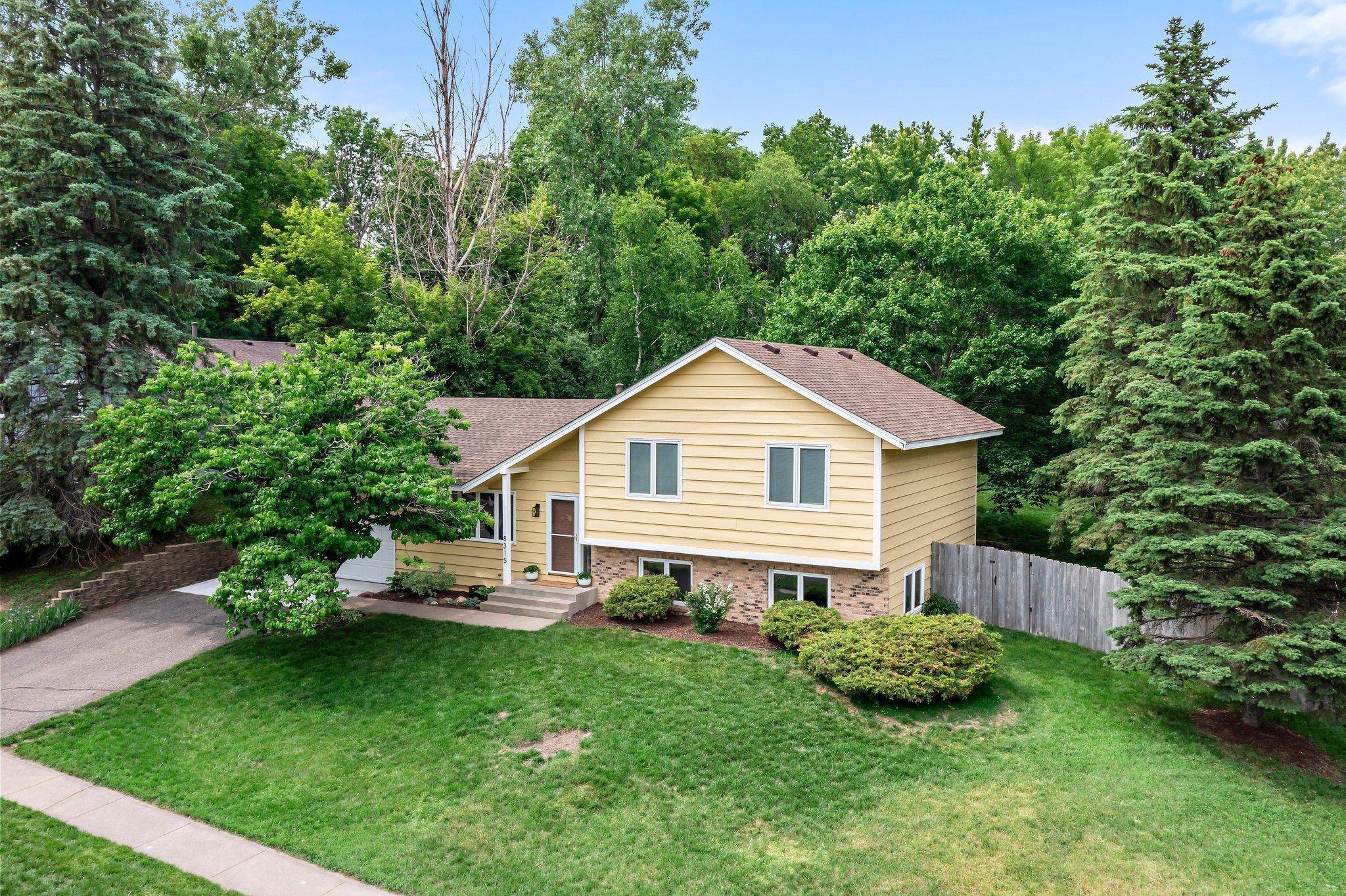 Apple Valley, MN 55124,8315 141st ST W