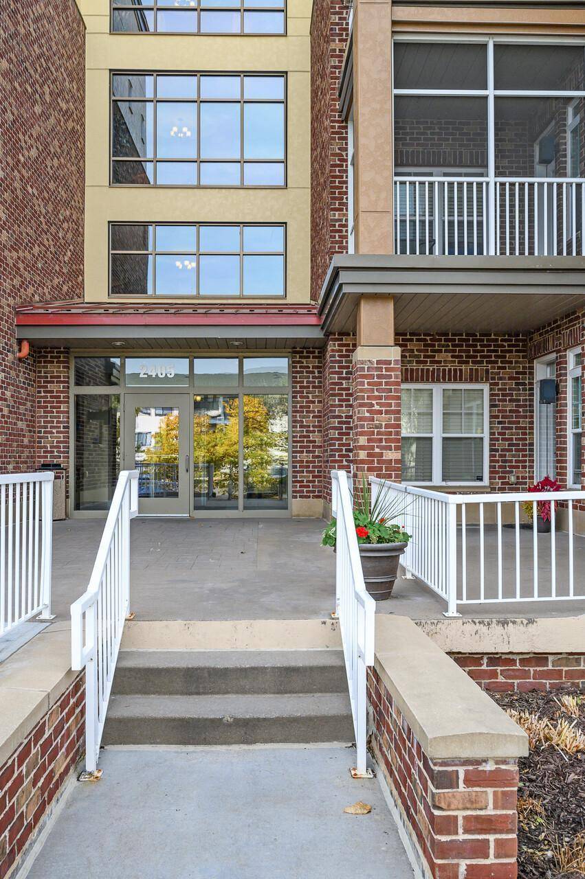 Saint Anthony, MN 55421,2405 39th AVE NE #101