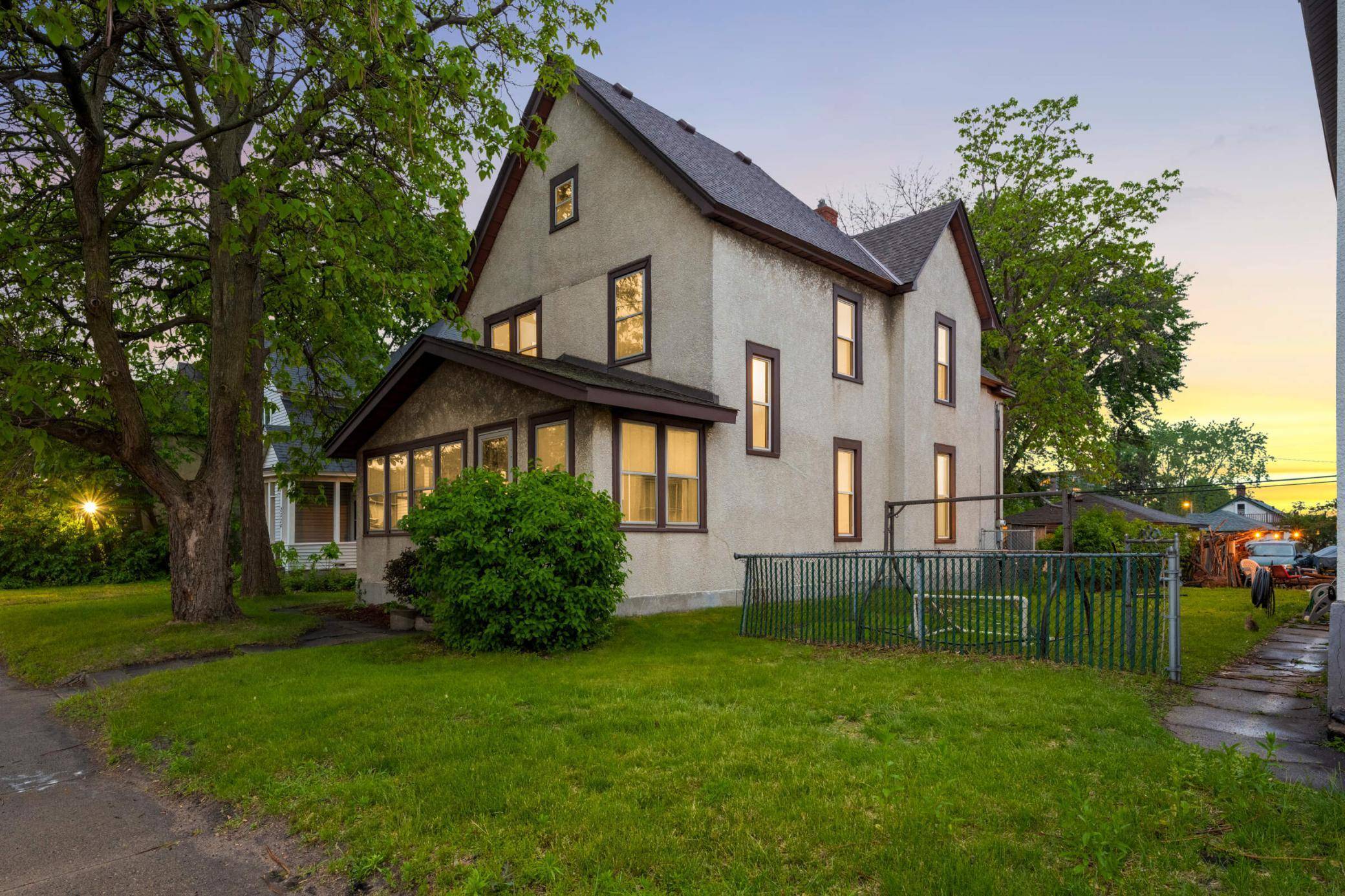 Minneapolis, MN 55418,2538 University AVE NE