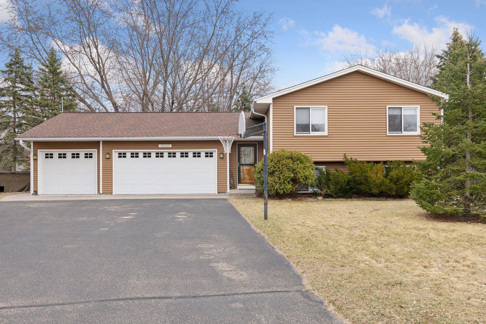 Blaine, MN 55014,10625 Opal CIR NE