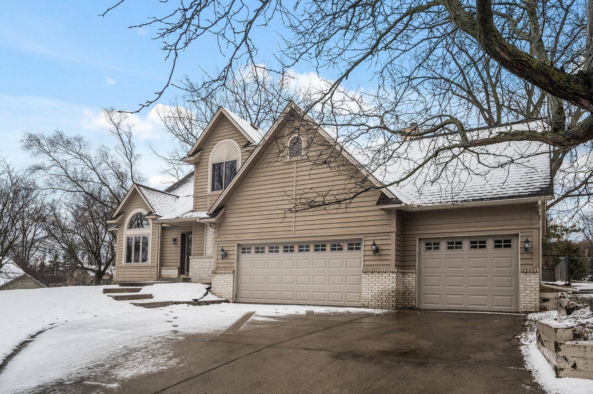 Burnsville, MN 55306,14901 Crystal Lake RD W