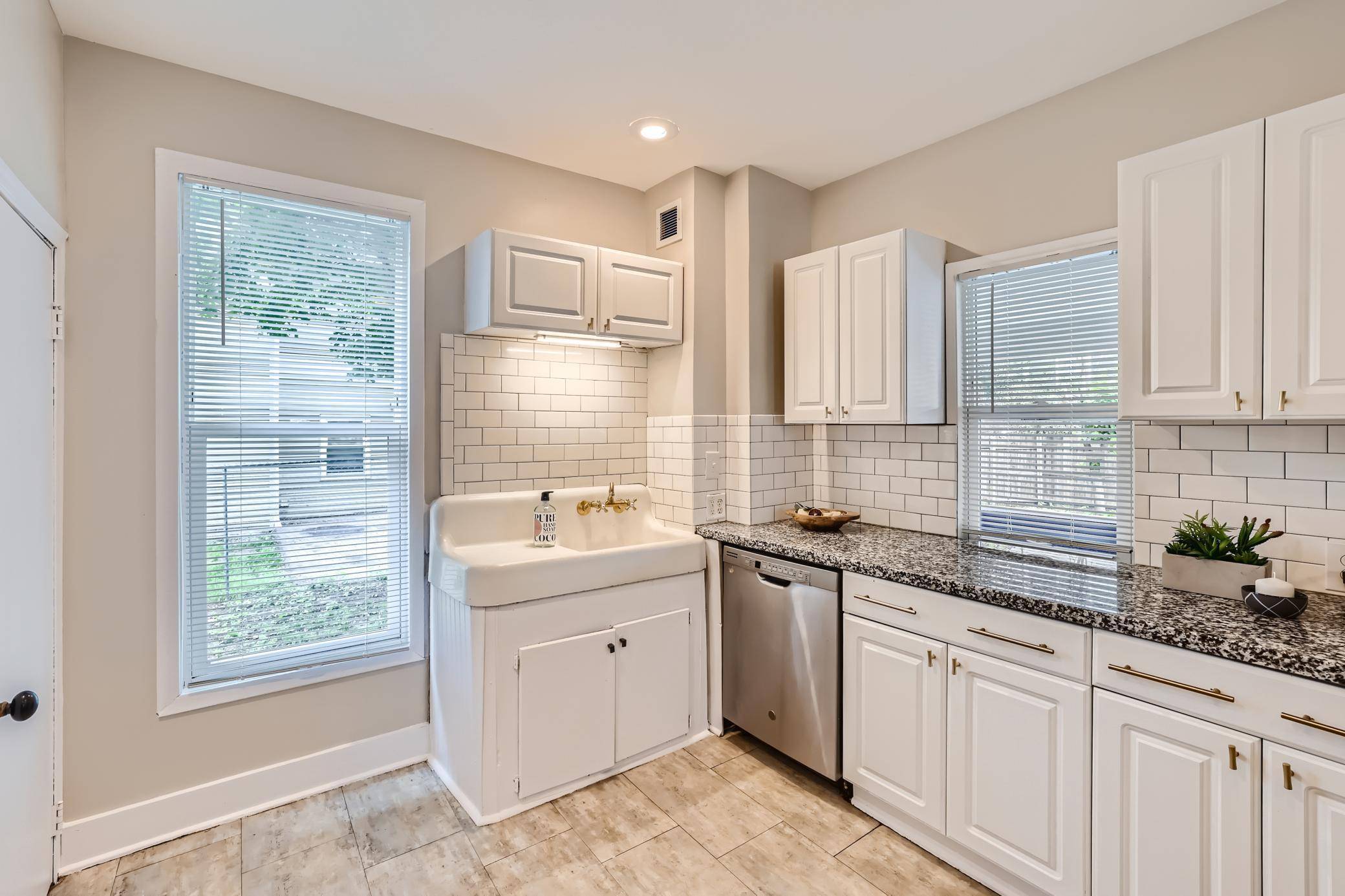 Minneapolis, MN 55408,118 W 28th ST