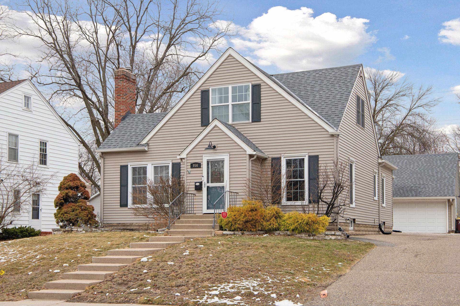 West Saint Paul, MN 55118,956 Delaware AVE