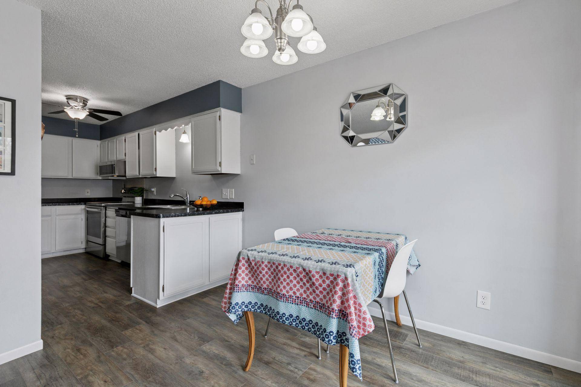 Eagan, MN 55122,3872 Dolomite DR