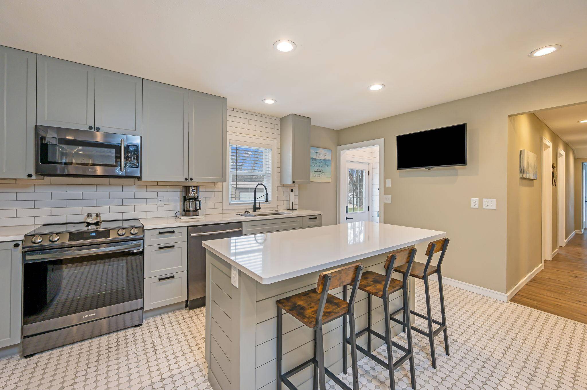 Fairmont, MN 56031,1127 N Main ST