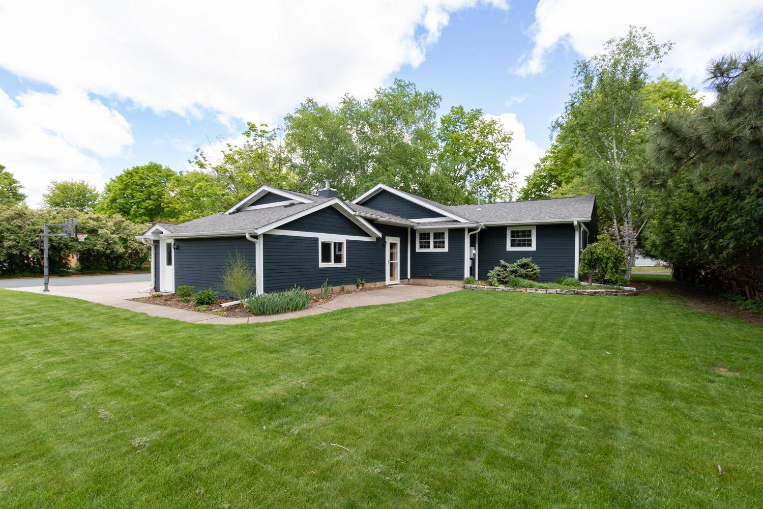 Luck, WI 54853,800 E Park AVE