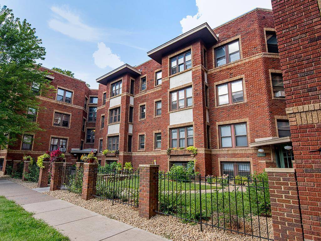 Saint Paul, MN 55102,391 Laurel AVE #102