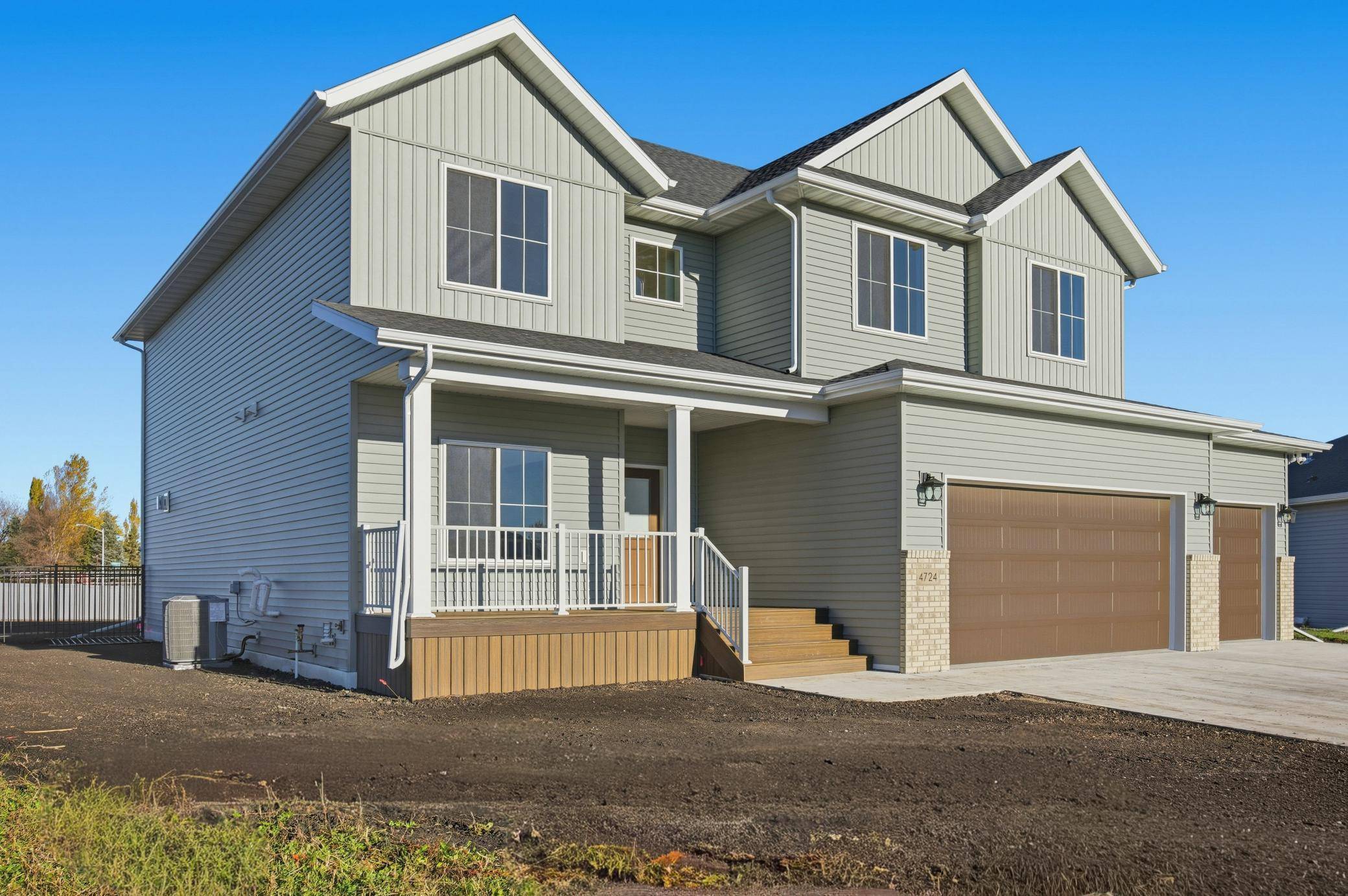 Moorhead, MN 56560,4724 Hampton LOOP S