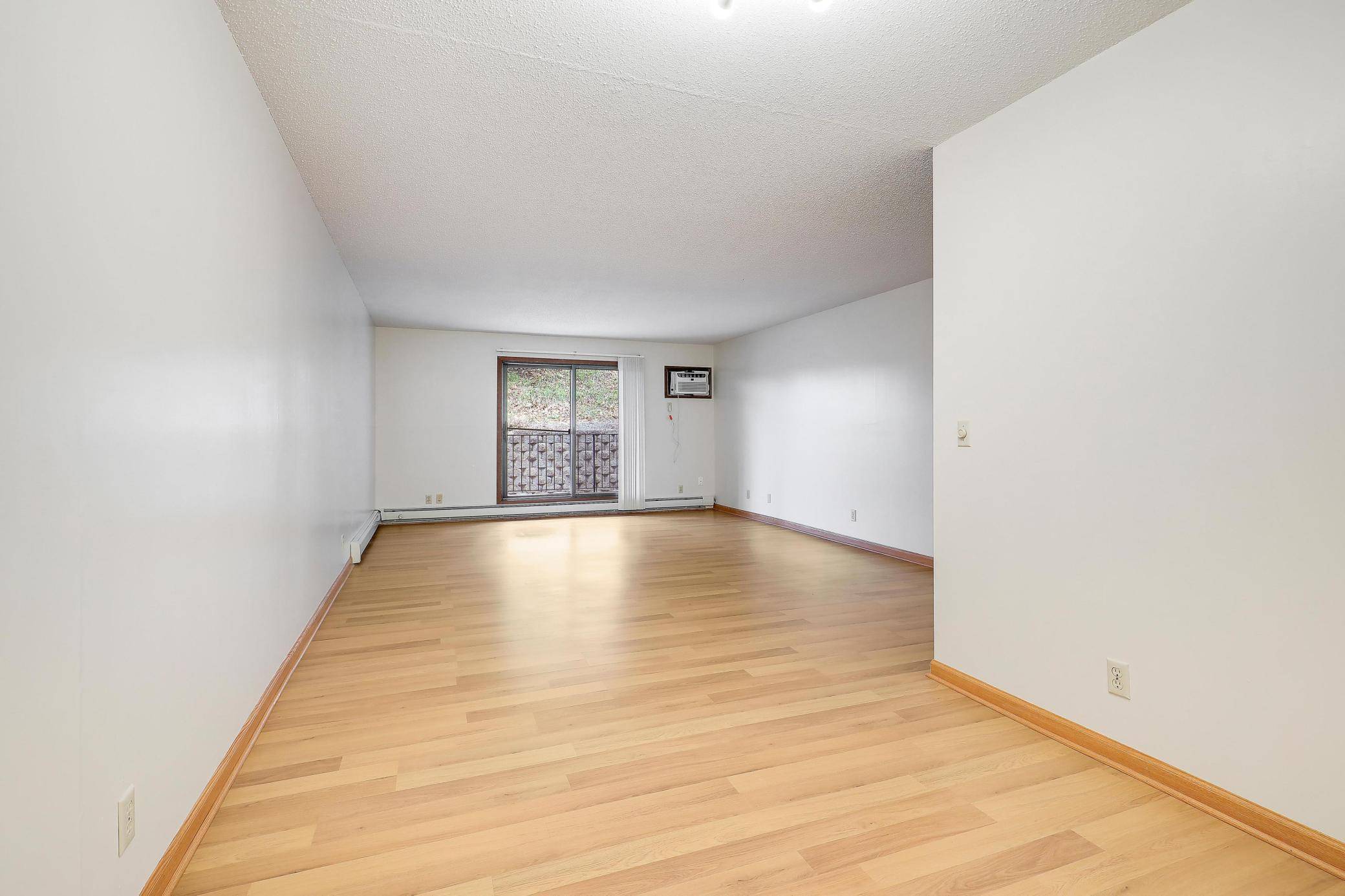 Hopkins, MN 55343,5697 Green Circle DR #120