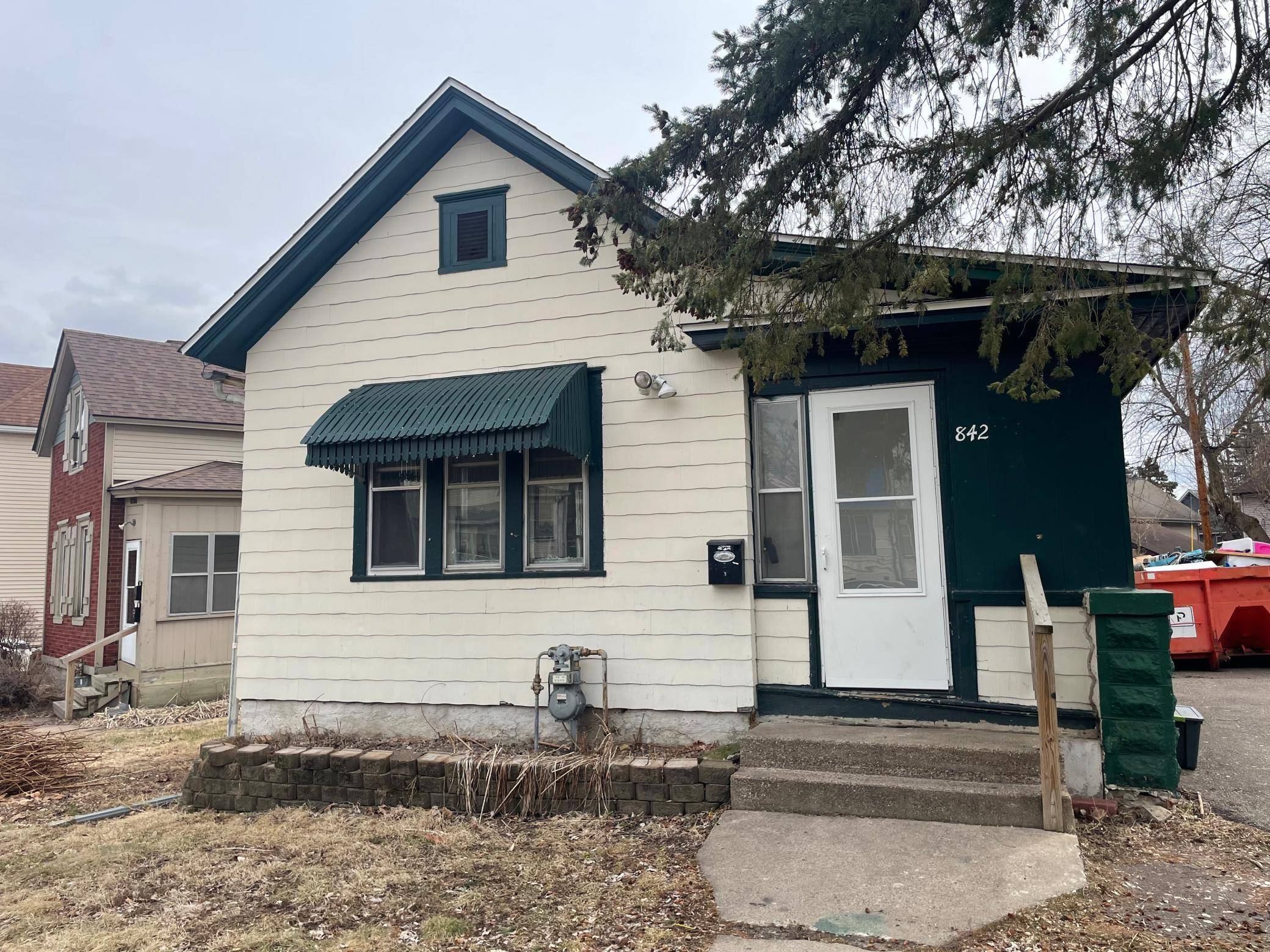 Saint Paul, MN 55106,842 4th ST E