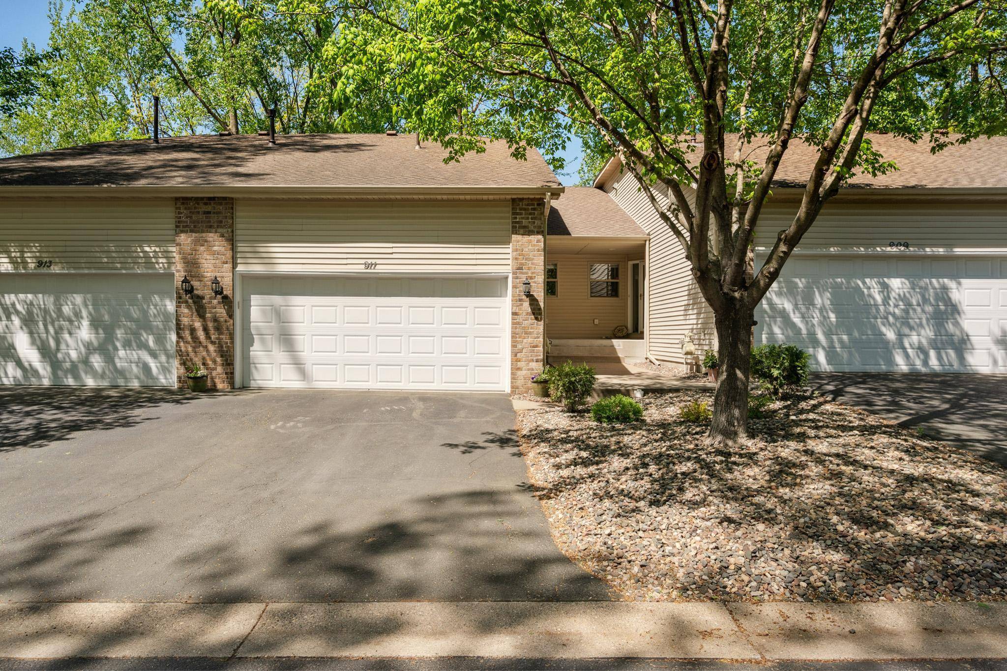 Eagan, MN 55123,911 Oakwood Heights CIR #2