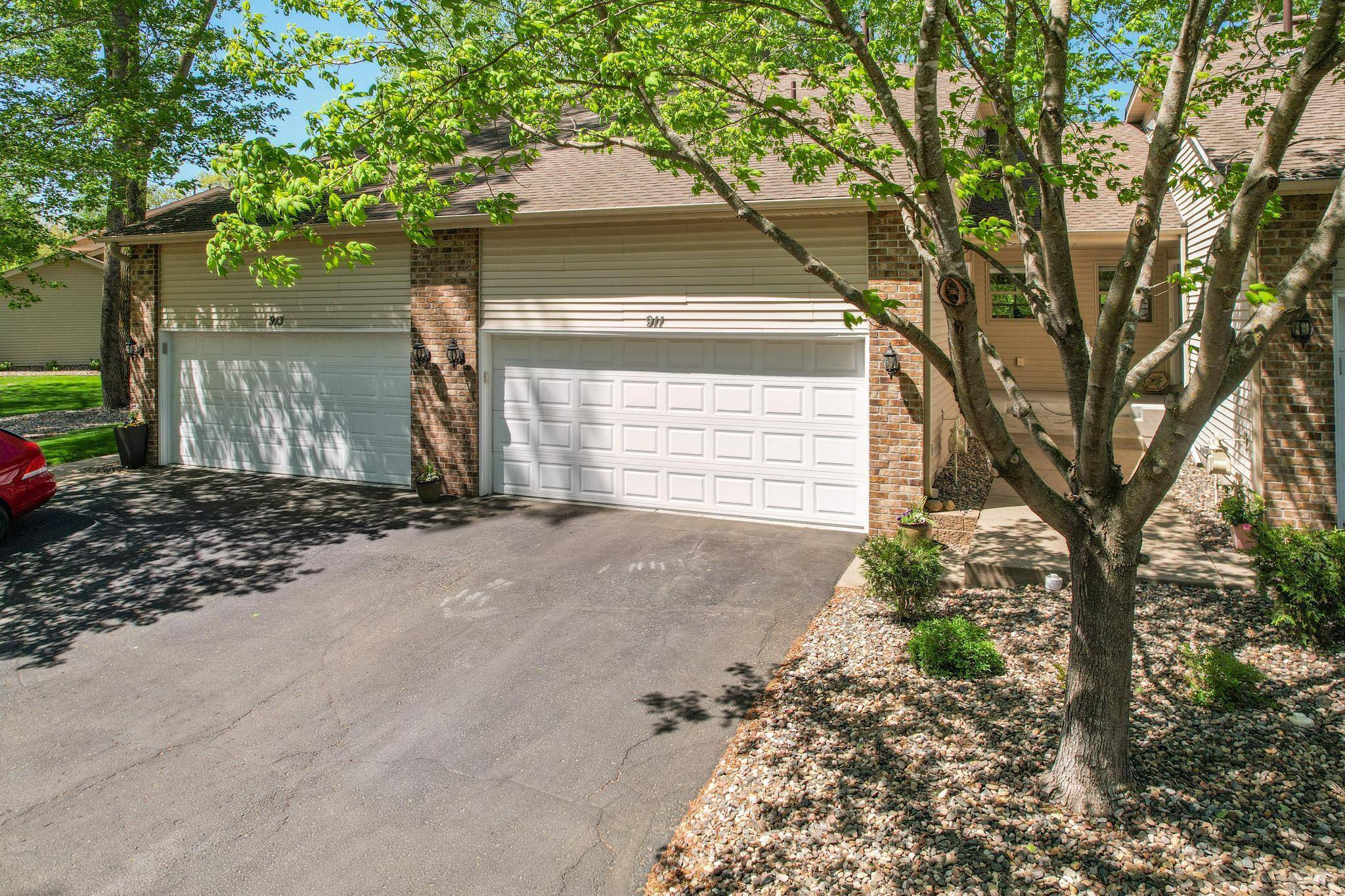 Eagan, MN 55123,911 Oakwood Heights CIR #2