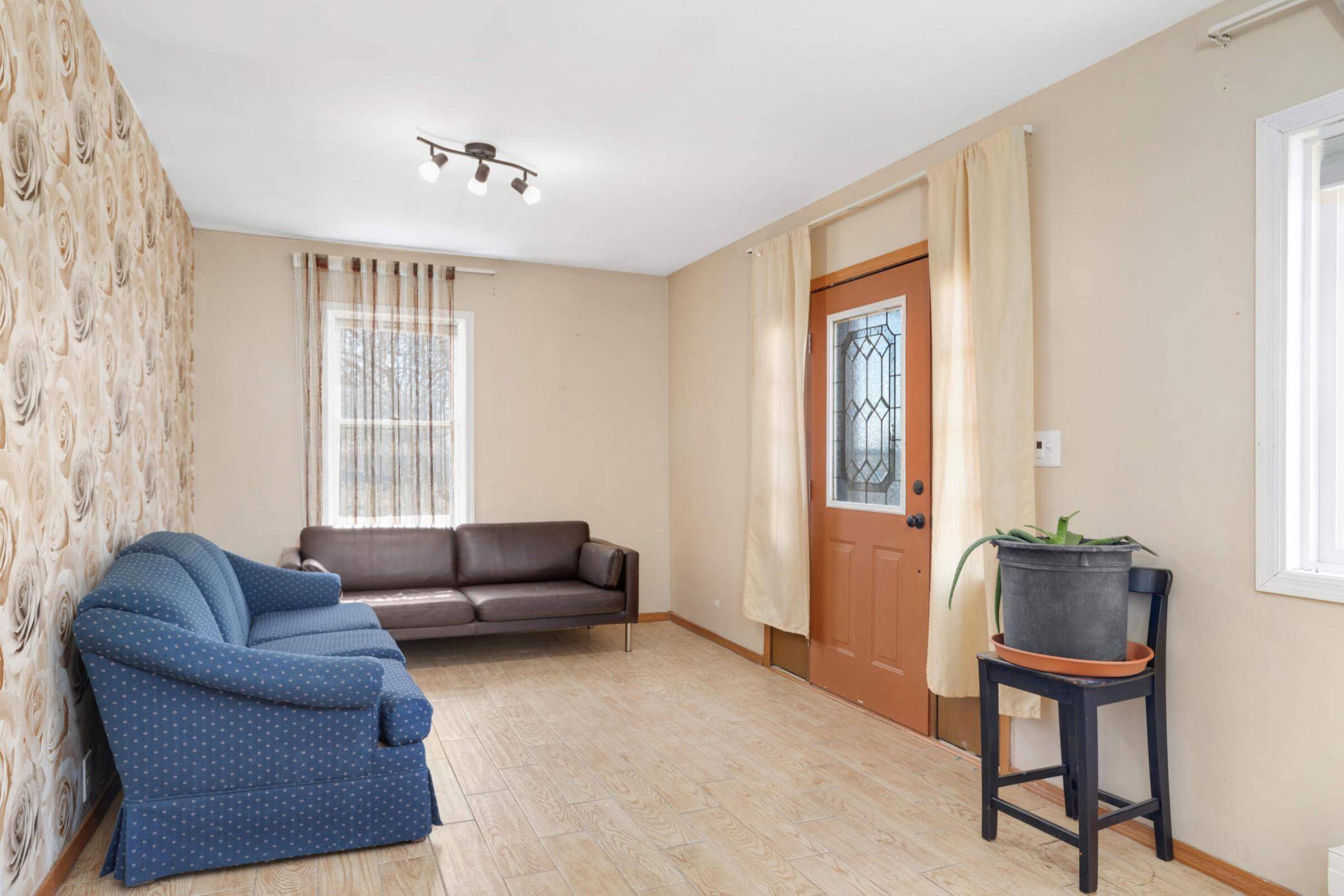 Saint Paul, MN 55119,572 Point Douglas RD S