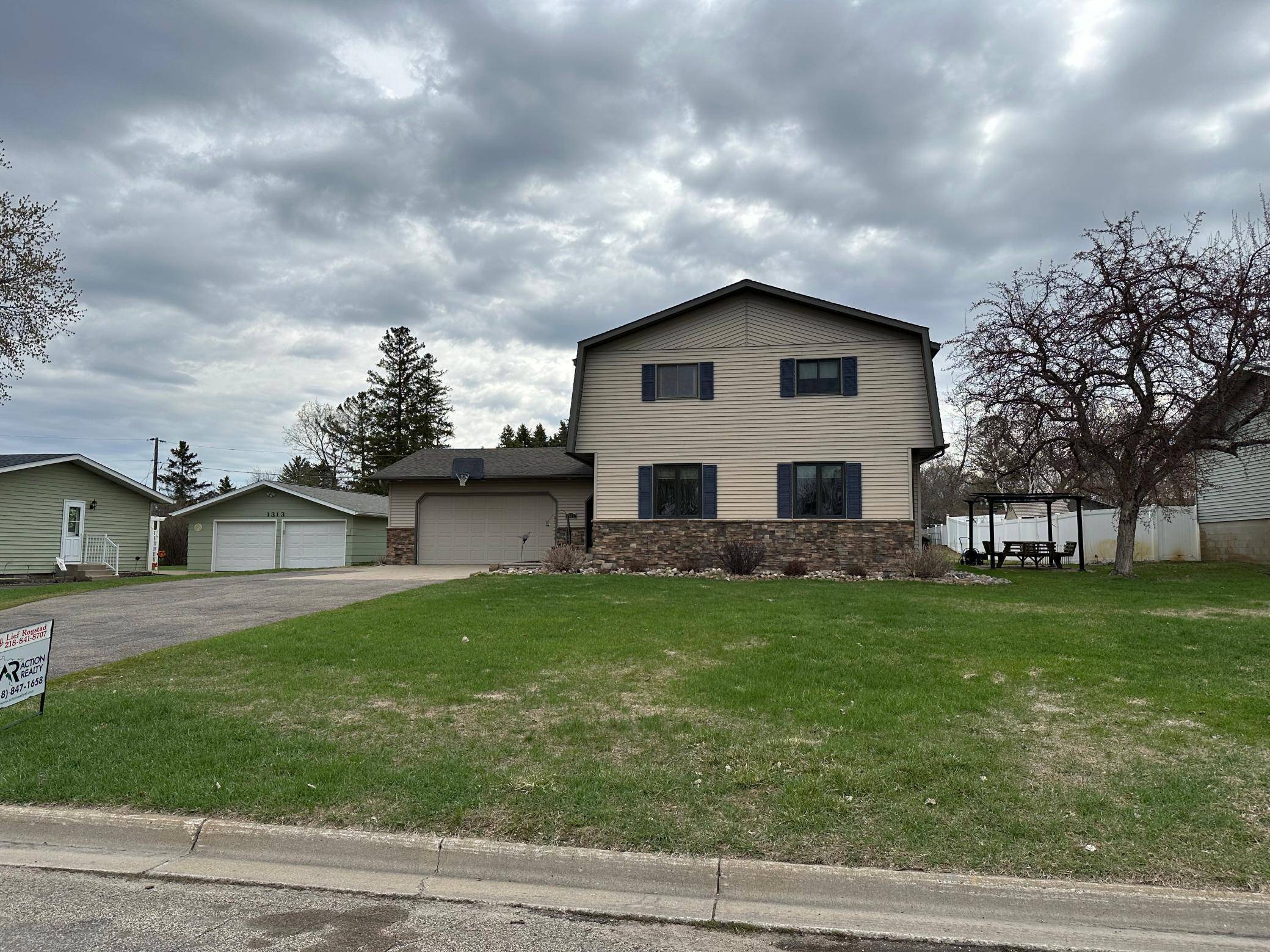 Detroit Lakes, MN 56501,1315 Loring AVE