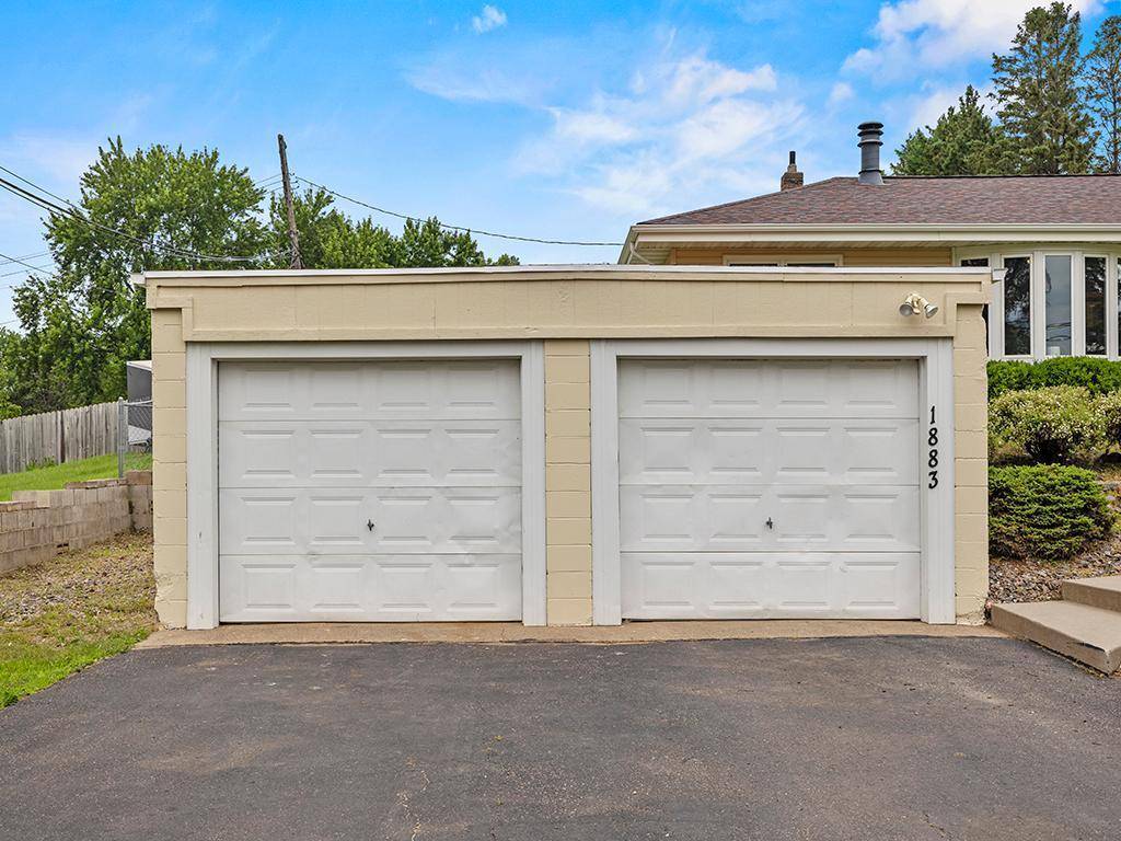 Maplewood, MN 55109,1883 County Road C E