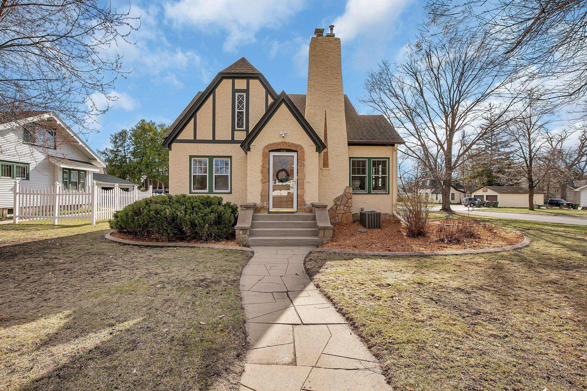 Hutchinson, MN 55350,445 Franklin ST SW