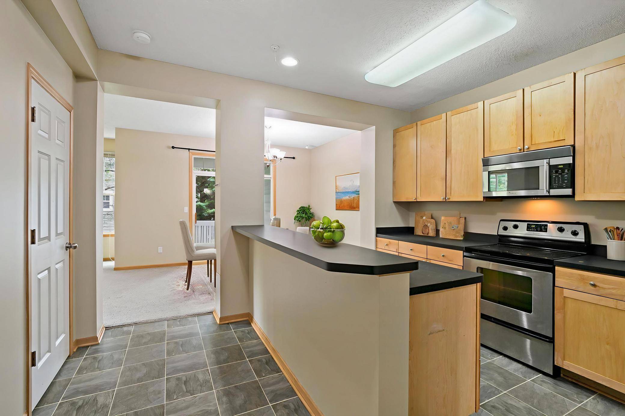 Maplewood, MN 55109,3001 Chamberlain ST N #5