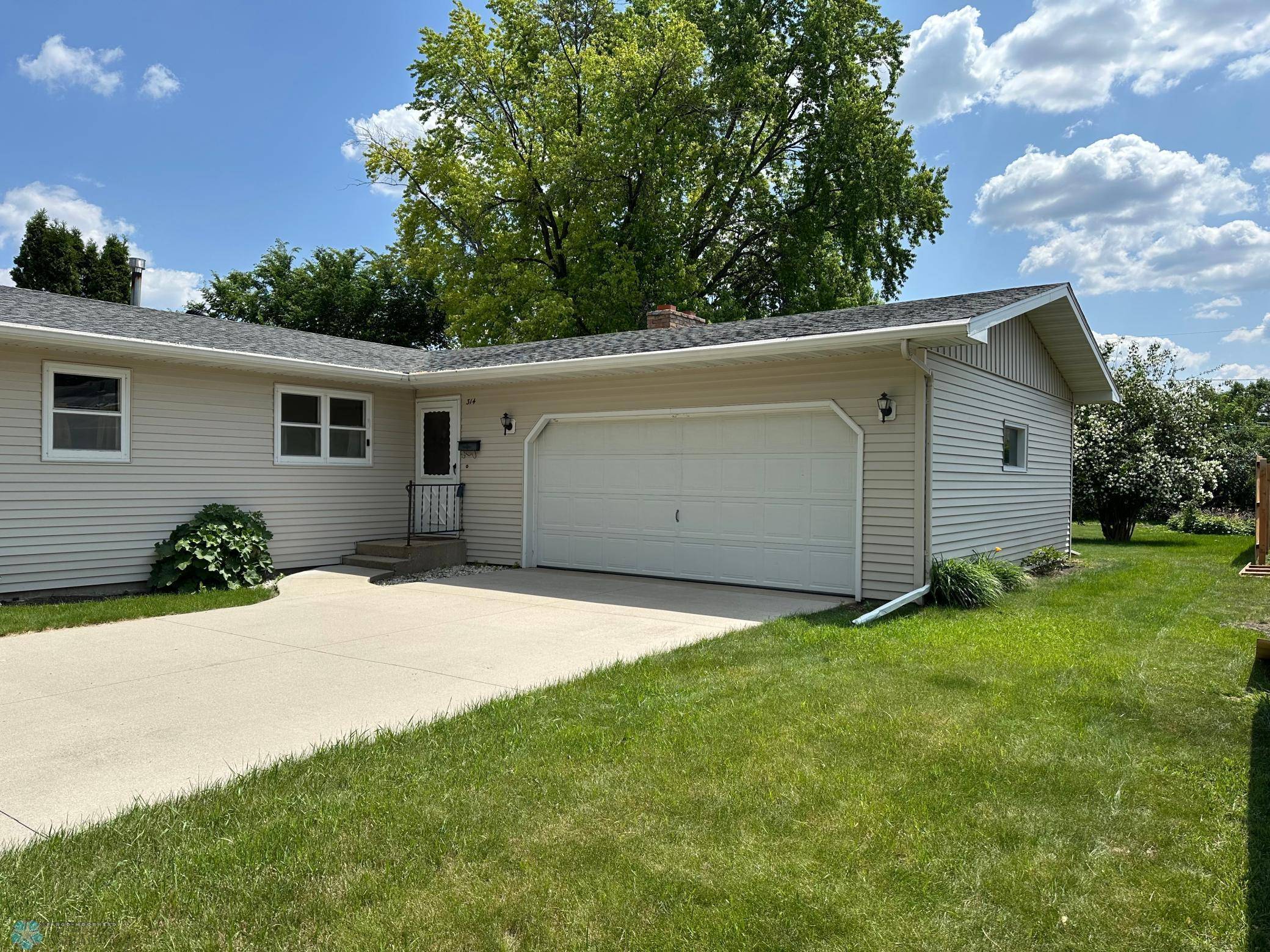 Fargo, ND 58102,314 28th AVE N