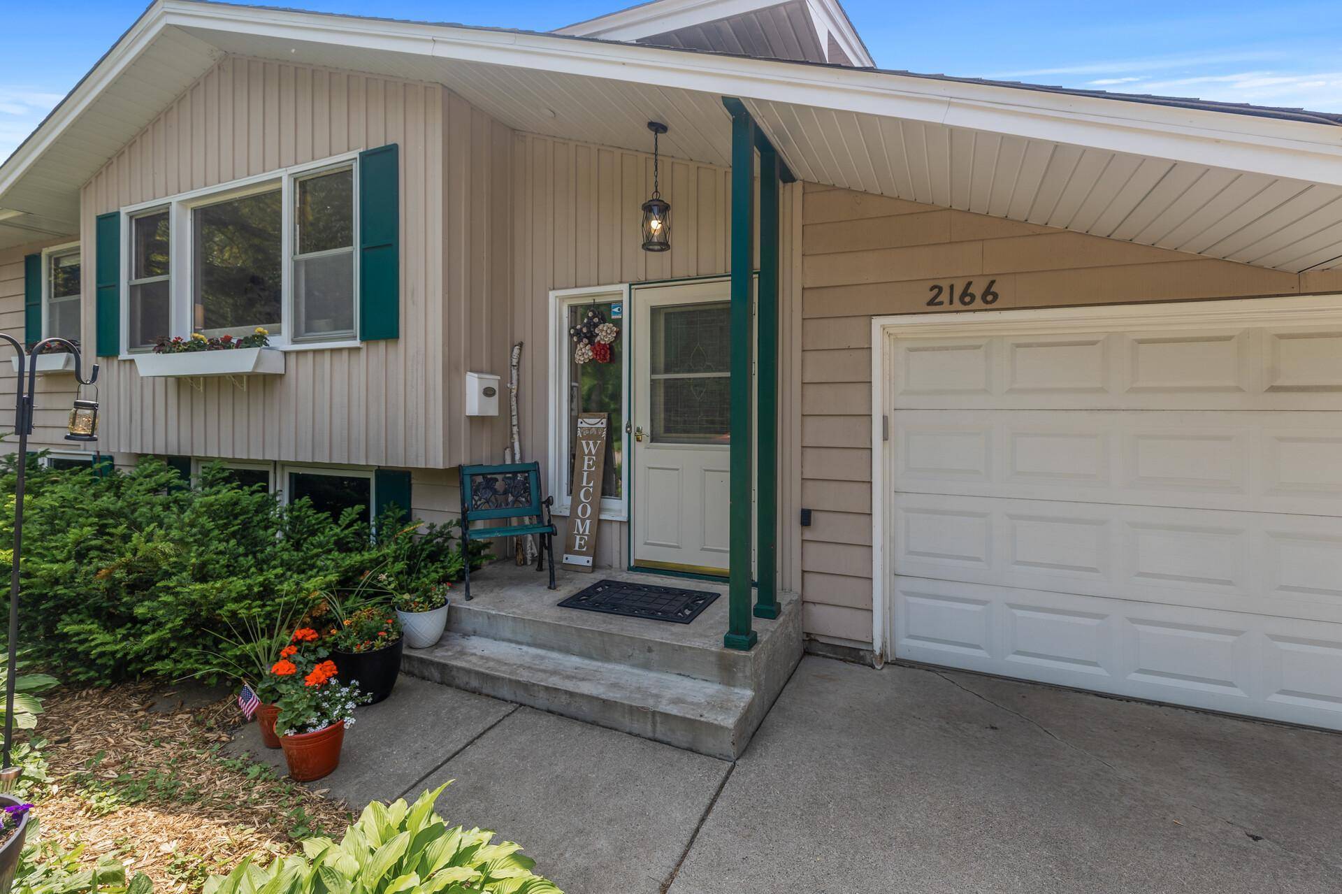 Saint Paul, MN 55119,2166 Larry Ho DR
