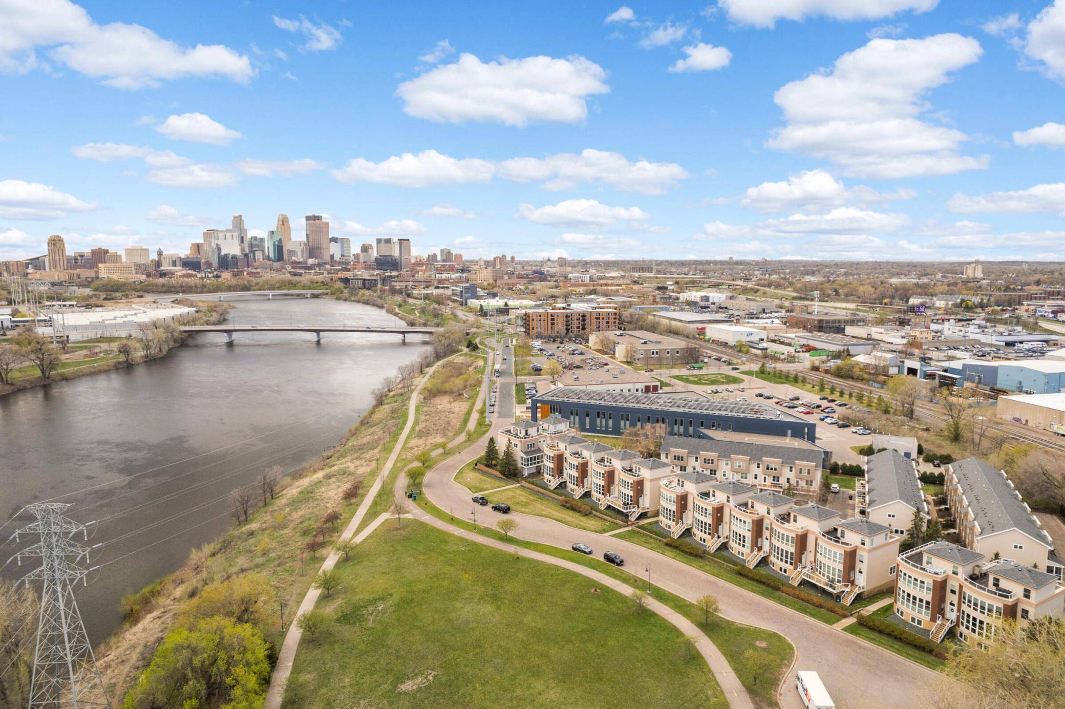 Minneapolis, MN 55411,2311 River Pointe CIR