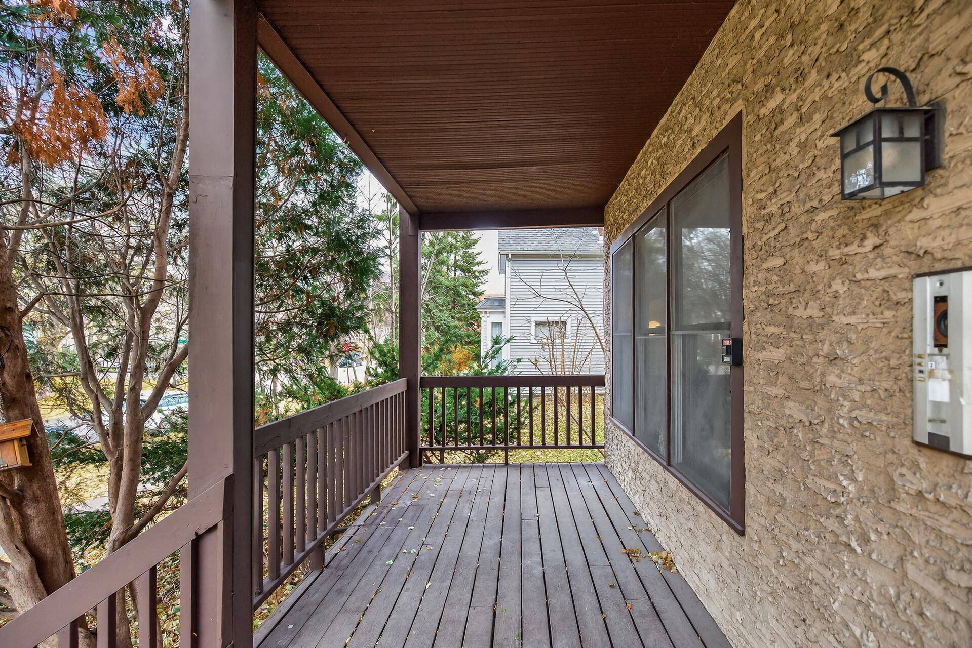 Saint Paul, MN 55102,570 Laurel AVE