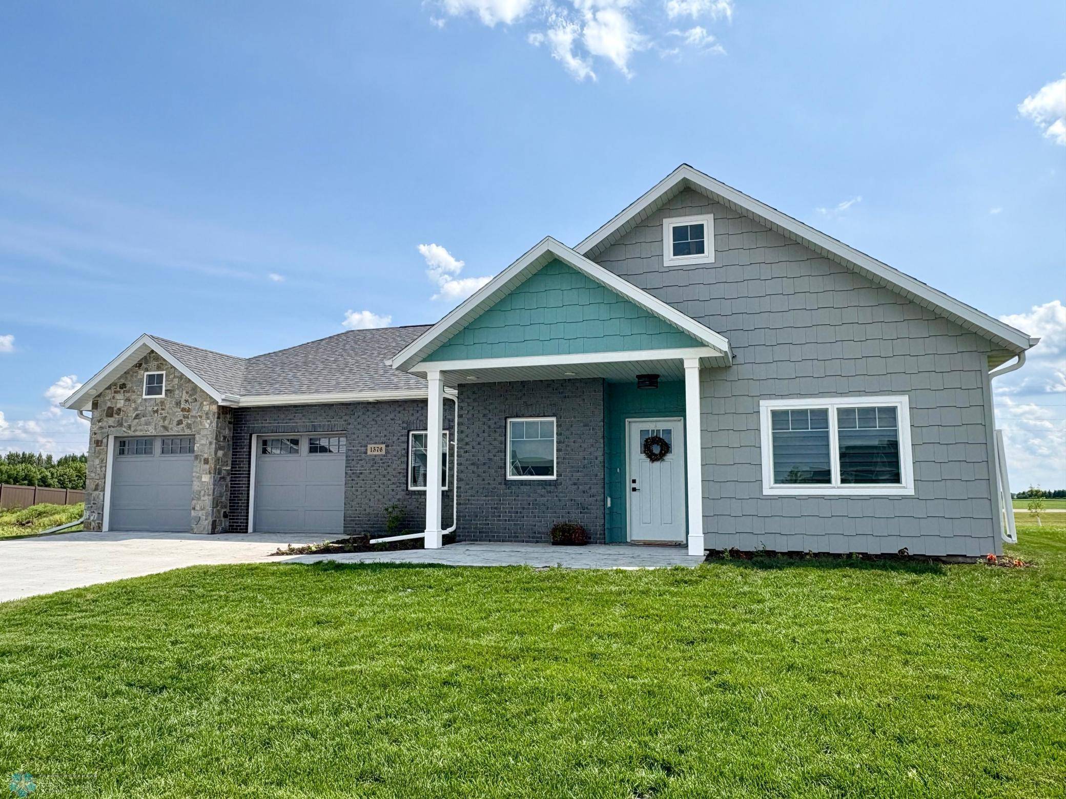 Fargo, ND 58104,1576 75th AVE S