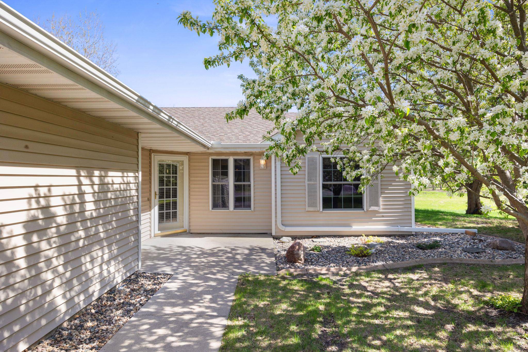 Hutchinson, MN 55350,833 Greensview CT NW