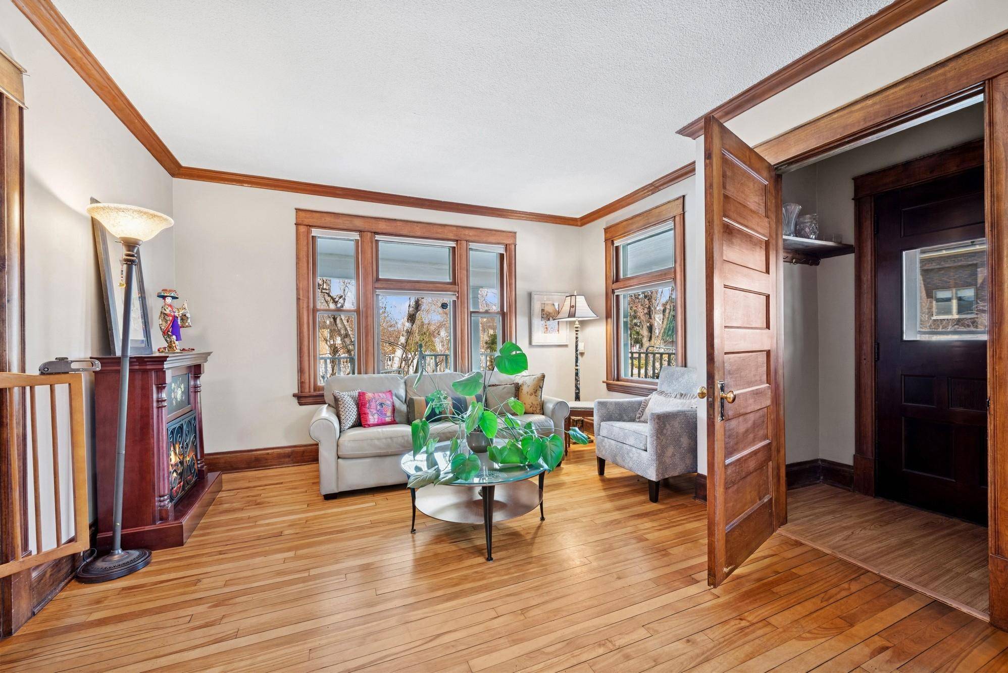 Minneapolis, MN 55408,3112 Irving AVE S