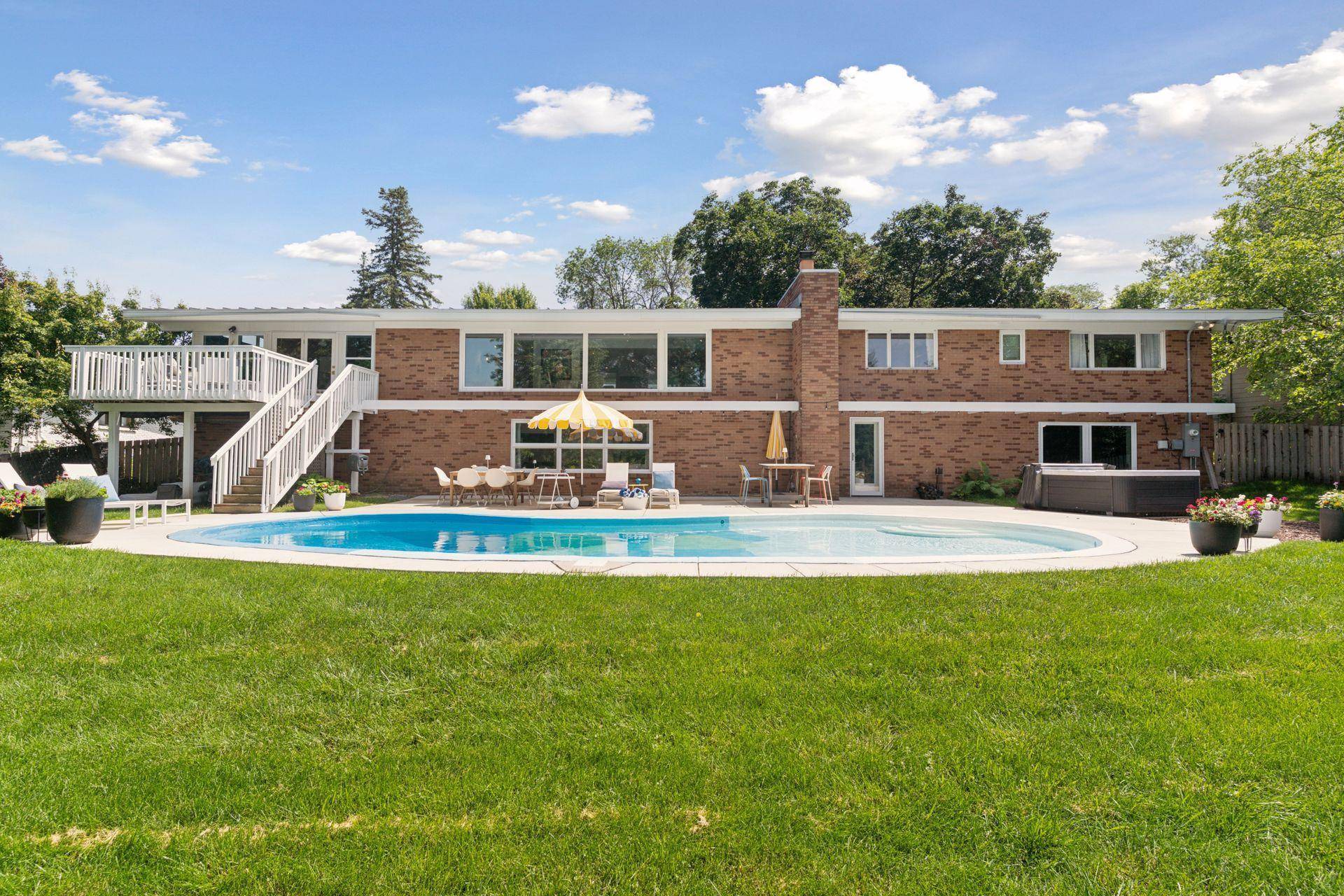 Edina, MN 55436,5504 Merritt CIR