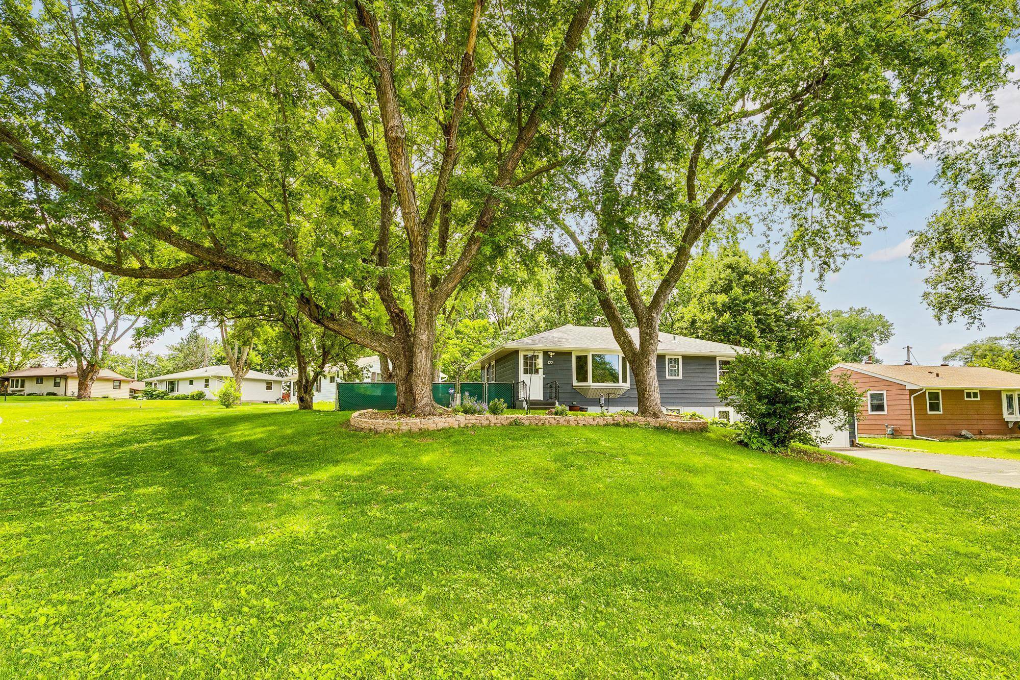 Maplewood, MN 55117,122 Kingston AVE