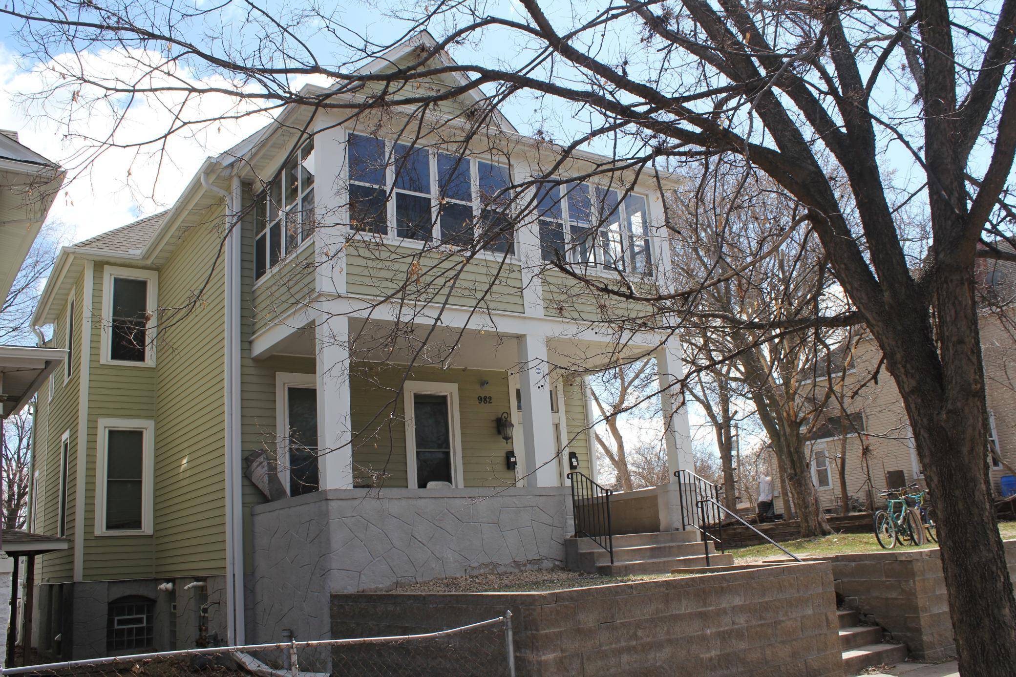 Saint Paul, MN 55130,982 Burr ST